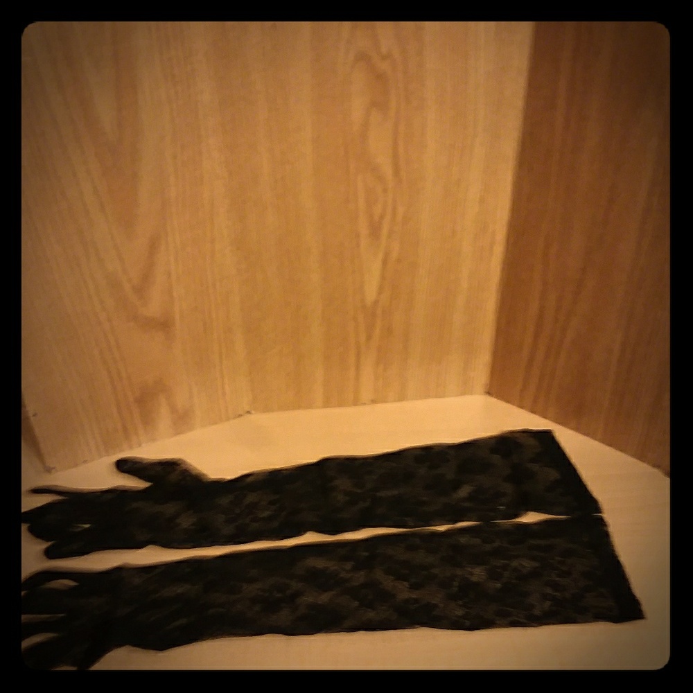 Lace Vintage Gloves